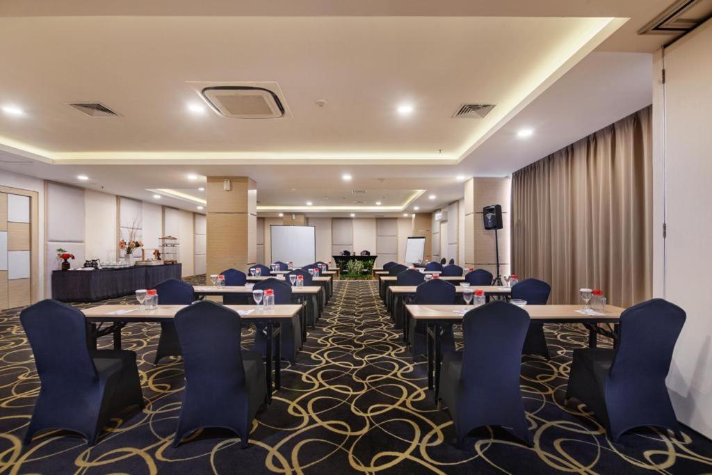 Quest Hotel Darmo - Surabaya By Aston Екстер'єр фото